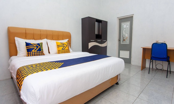 Cilacap Hotel | SPOT ON 2830 Azka Guest House Syariah