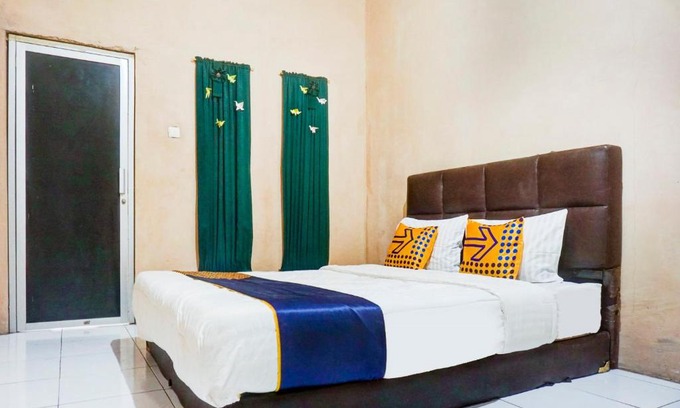 Depok Hotel | SPOT ON 90146 Sugianto Guesthouse Syariah
