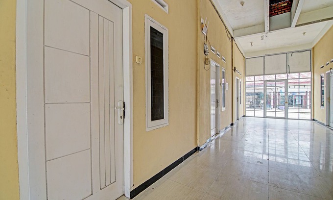 Pekanbaru Hotel | SPOT ON 92255 Lucky Guesthouse