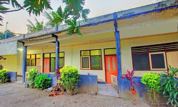 Kecamatan Janapria Hotel | SPOT ON 92882 Penginapan 3 Bersaudara Near Pasar Sengkol