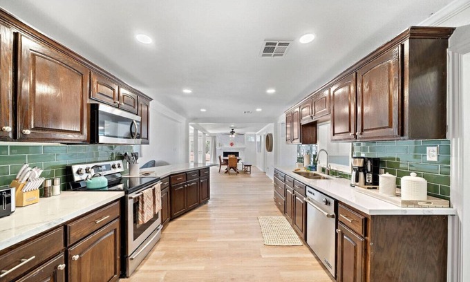 El Lago House | Sprawling estate with private pool and game room and guest house