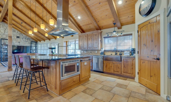 McNeil House | Sprawling Leander Home w/Game Room!