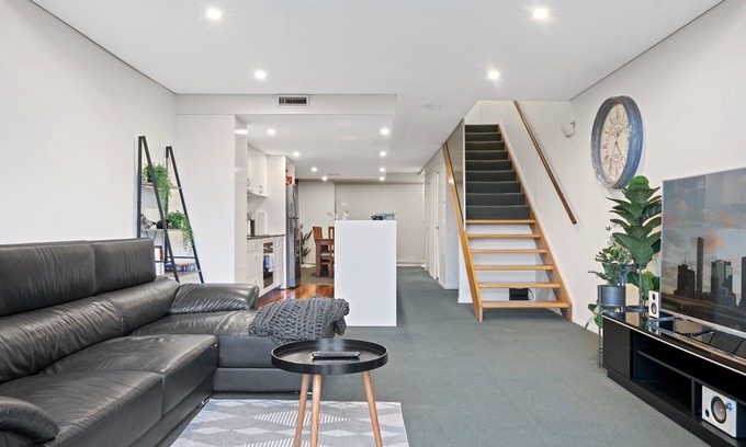 Spring Hill Apartment | Spring Hill 2BR with Pool and Balcony Views