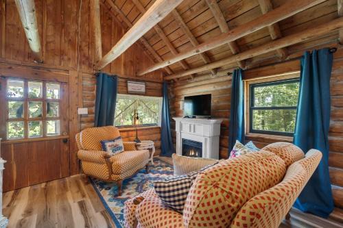 Rudy House | Spring Hill Farm - The Happy Hound
