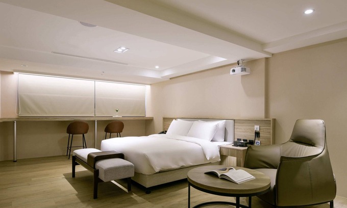 West District Hotel | Spring's Rhapsody Hotel