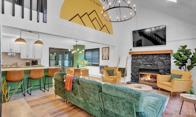 Gouldsboro House | Spring Stay: Game Room, BBQ, Pool Access, & More. 1 mi from Lake