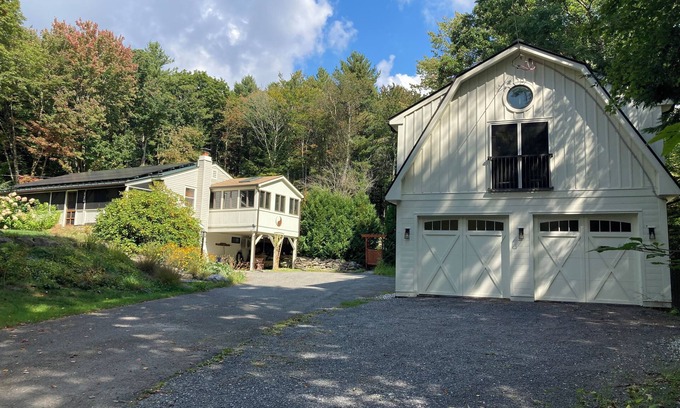 Mount Washington Apartment | Spring/Summer Mountain Spa Nature Retreat with 15 Acre Trail System