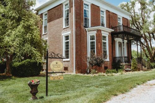 Bloomfield Bed & Breakfast | Springhill Bed and Breakfast Winery and Vineyard