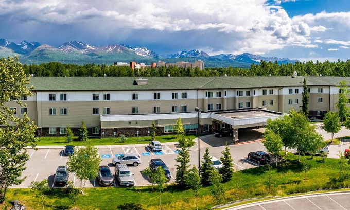 University Area Hotel | SpringHill Suites Anchorage University Lake