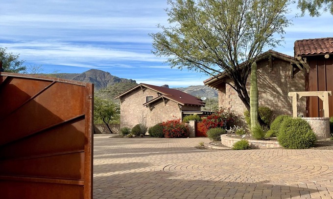 Cave Creek House | Spur Cross Mtn. Lodge