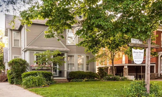 Burlington Bed & Breakfast | Squirrel's Nest Penthouse Suite, LLC