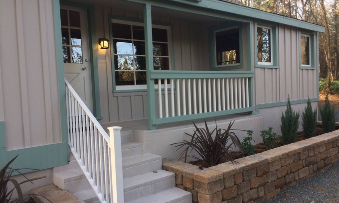 Meadow Vista Cottage | Squirrel's Nest West in private Gold Country location