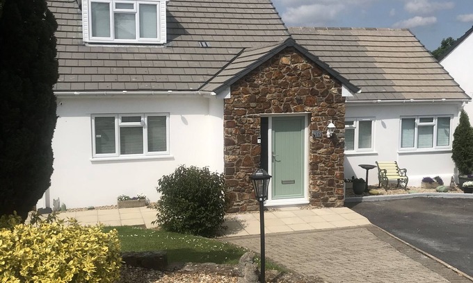 Kilgetty House | Squirrels Rest Comfortable home Saundersfoot 5 Bedrooms - sleeps 6 and a baby