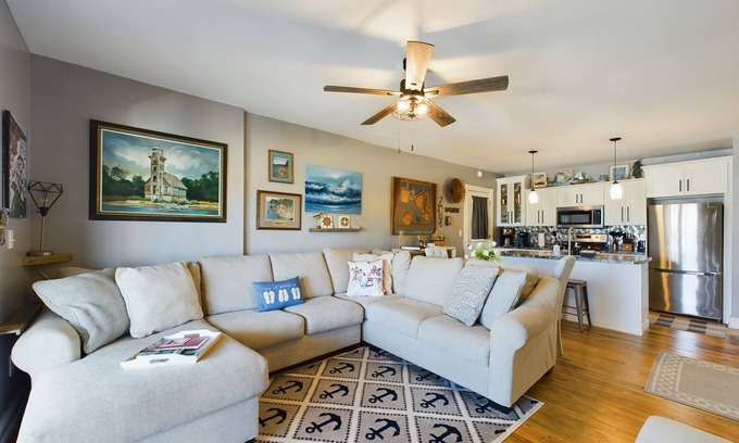 Munising Apartment | SSVR4-Downtown Munising Apartment, 2 blocks from Lake Superior
