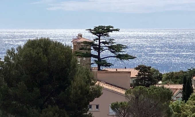 Saint-Aygulf Apartment | St Aygulf, couple, sea 200m away, panoramic view from Esterel to the Issambres hills