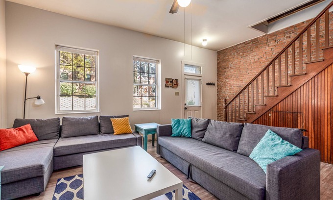 St. Charles Historic District House | St. Charles 1860's Gem - Sleeps 6!