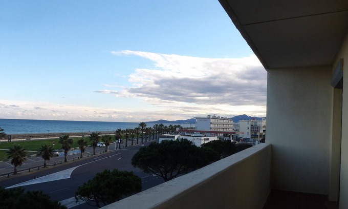 Saint-Nazaire Apartment | St Cyprien large bright apartment facing the sea Parking