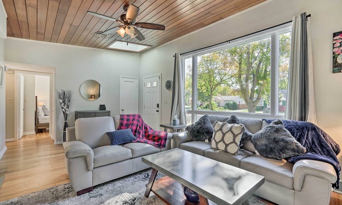 Highland House | St Paul Abode w/Deck ~ 6 Mi to Minneapolis!