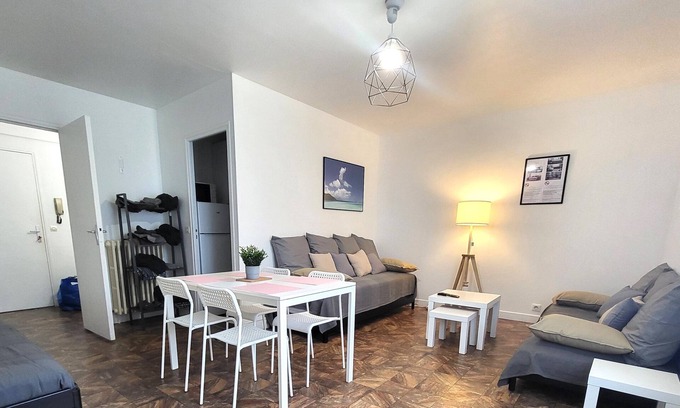 Trappes Apartment | St-Quentin-en-Yvelines: Large studio with parking space