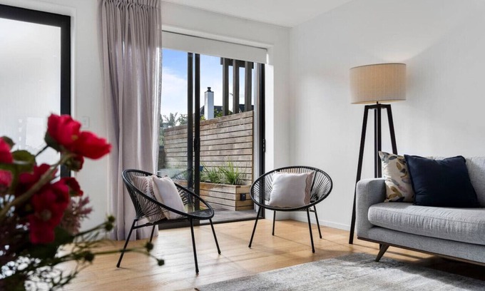 Remuera Apartment | St Vincent Charmer - Stylish Townhouse w CarPark