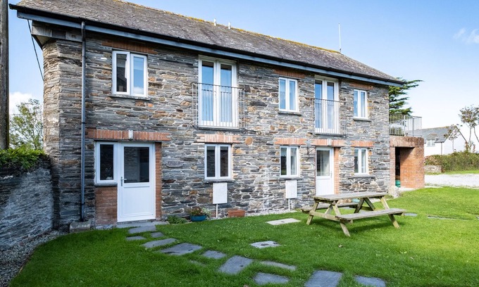 Port Isaac Cottage | STABLE COTTAGE, pet friendly, with a garden in Port Isaac