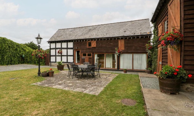 Pembridge House | Stable End