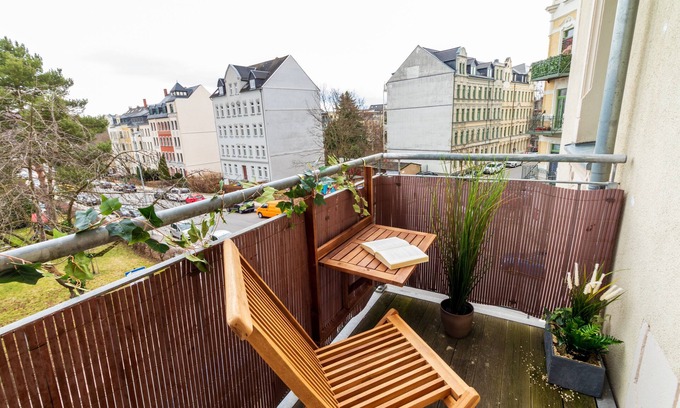 Schloßchemnitz Apartment | Stadtnatur Apartment Direkt am Küchwald mit Balkon und Arbeitsplatz!