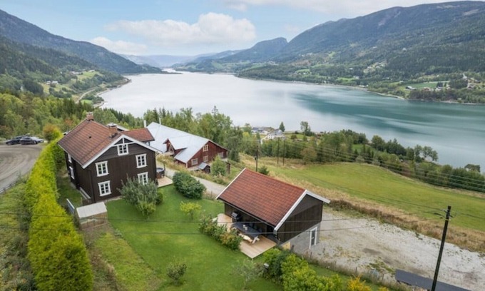 Skeikampen Villa | Stamp and Sauna! Small Farm With Fantastic View!