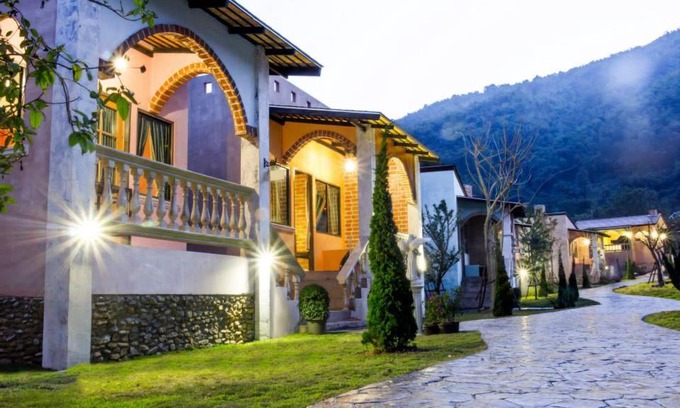 Suan Phueng Resort | Stamp Hills Resort