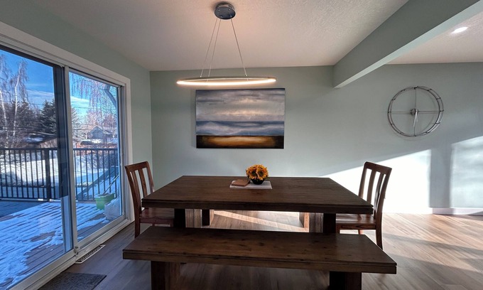 Brentwood House | Stampede City Serenity 7BR/5BTH