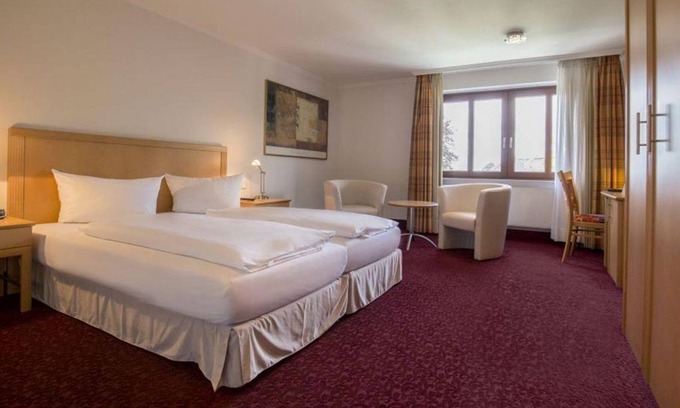 Center House | Standard double room, shower or bath, WC - Hotel am Schloss