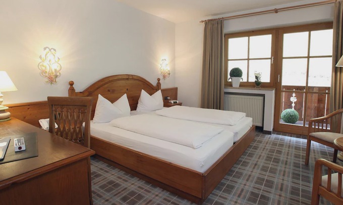 Ettal Hotel | Standard Double Room with Balcony - Hotel Blaue Gams