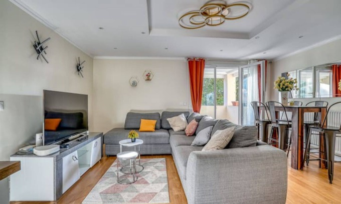 Epinay-sur-Seine Apartment | Standing-5 Bedrooms -free Parking -10mn From Paris