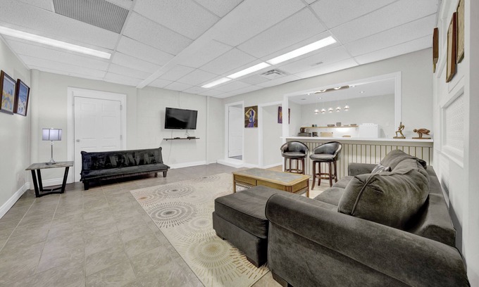 Bloomfield Apartment | Stanley - at Empire Inn and Suites
