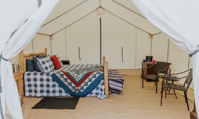 Monument Cottage | “Stargazer” Scenic Glamping Trails + Creek Access