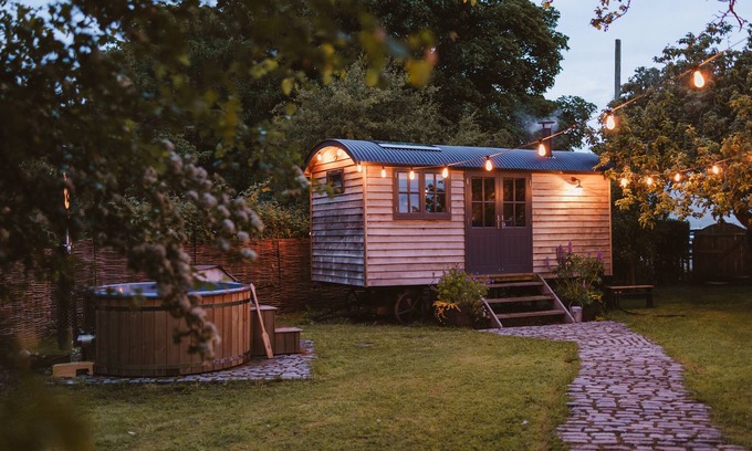 Winestead House | Starlight Hideaway - Luxury Shepherd’s Hut
