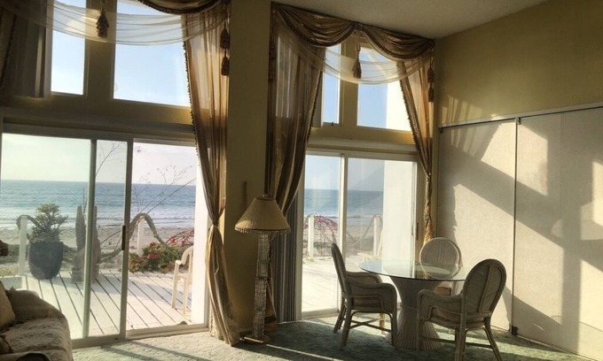 Lengueta Arenosa House | Stately oceanfront villa.