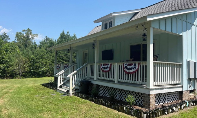 Ruther Glen Cottage | Stay and Play! Country Cottage Getaway with PRIVATE 3 Acre Swimming Pond