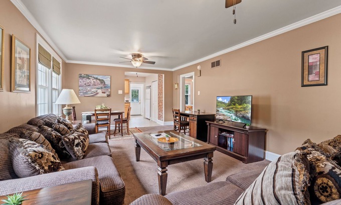 Wayne Apartment | # Stay At Our Tasteful, Private, & Elegant Abode #