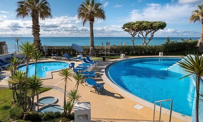 Oura Hotel | Stay Close to Praia da Oura Beach! Three Large 1BR with Kitchen and Sea View!