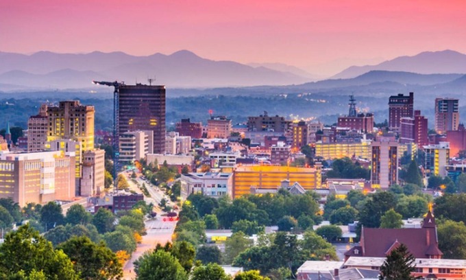 Asheville House | Stay Comfortably: 2 Spacious Rooms Kitchen Perfect for Family Extended Stays