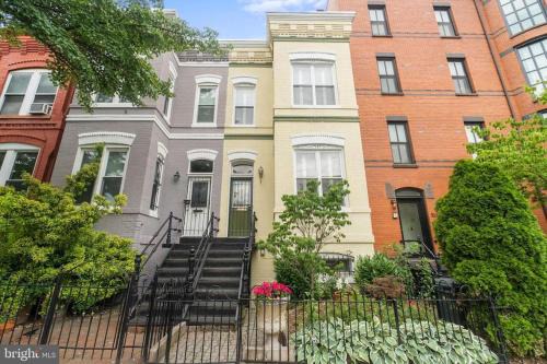 Logan Circle Apartment | Stay in the heart of Logan Circle: Fully Walkable