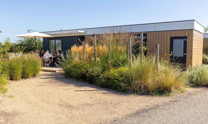 Nieuwvliet House | Stay in the modern and spacious Zonnweelde Lodge and be on the beach in no time