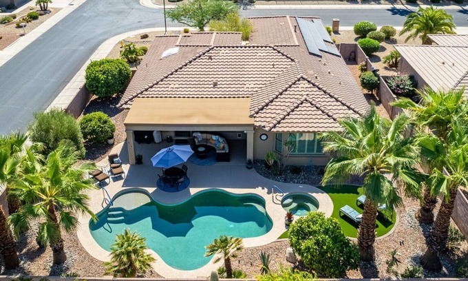 Surprise House | "Stay n Play" Oasis - Surprise/Heated Pool/Spa/Golf Cart/45+ Resort Community