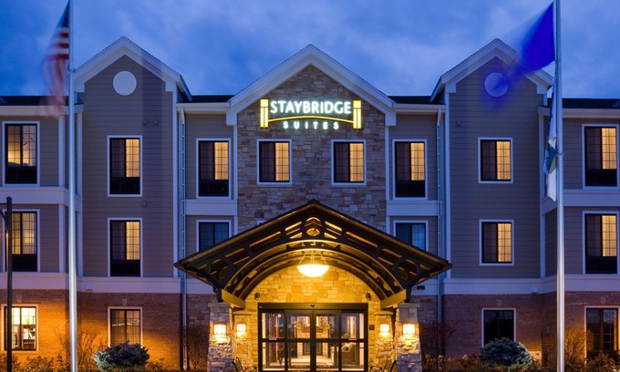 Oconomowoc Hotel | Staybridge Suites Milwaukee West-Oconomowoc, an Ihg Hotel