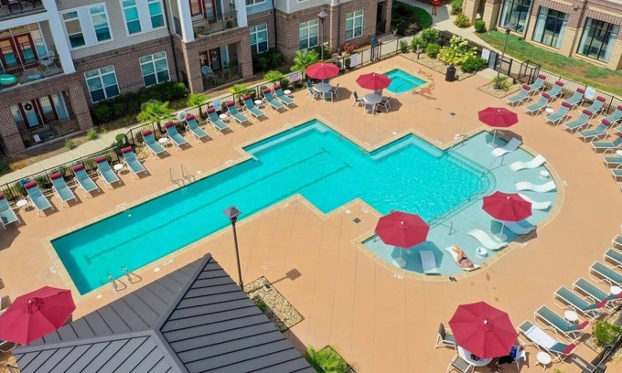 Huntersville Condo | StaysByWalker 1BR - KingBed! Gym/Pool/HotTub/Sauna