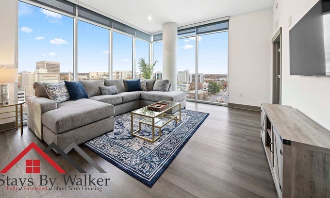 Second Ward Condo | StaysByWalker Lux 2BR Uptown! Spa/Gym/KingBed