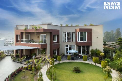 Jammu Villa | StayVista at Meeraas with Balcony, Heater & Lawn