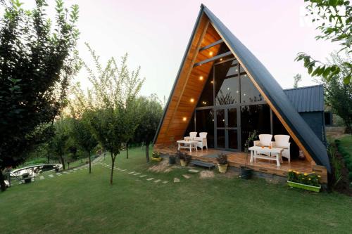 Brein Villa | StayVista at Rahat with Private Pool, Lawn & BBQ