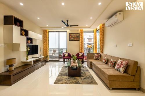 Mahmoorganj Apartment | StayVista at Sundale Apartment with Heater & WiFi